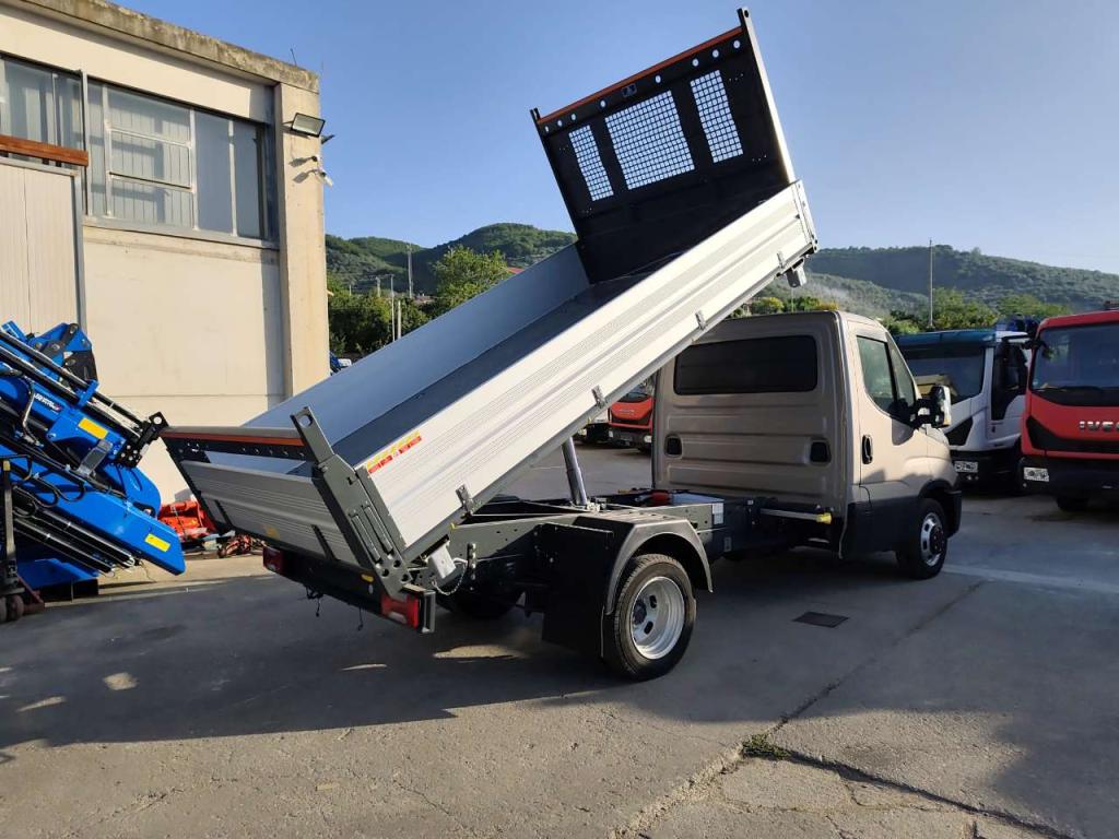 Iveco DAILY 35-130 Photo 10