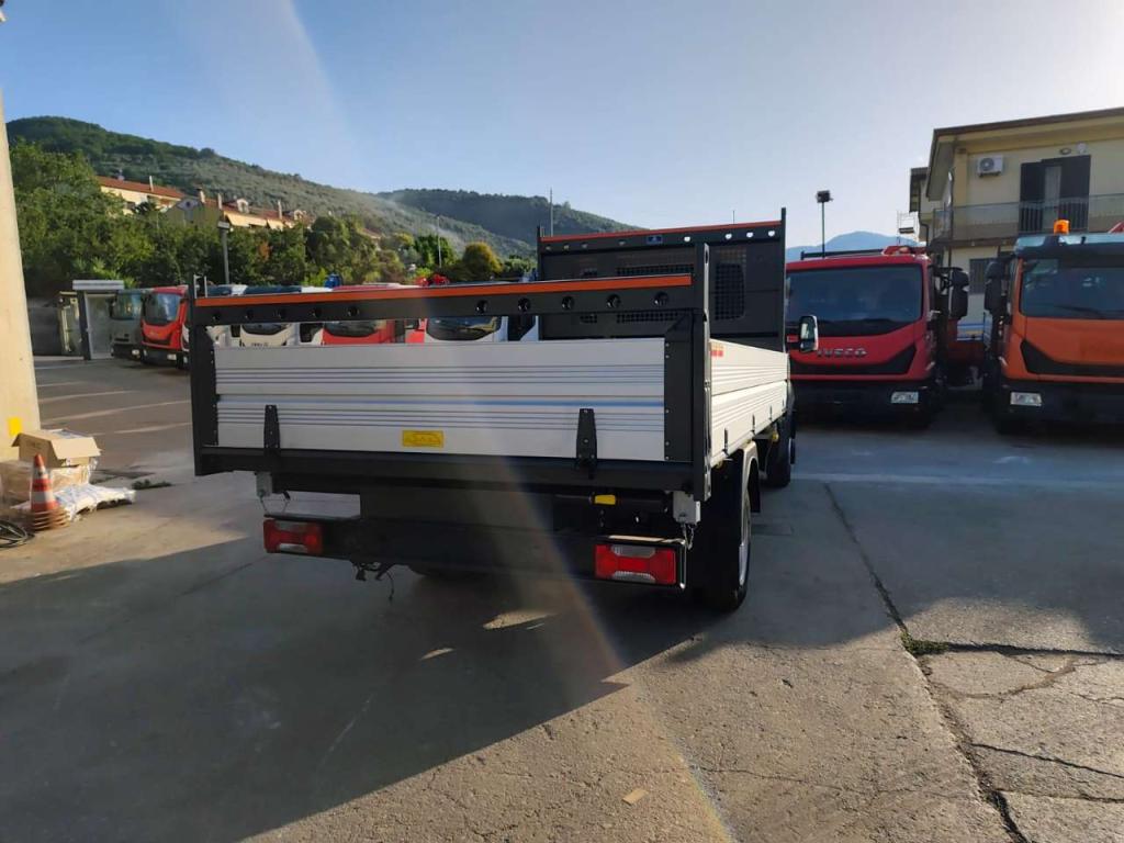 Iveco DAILY 35-130 Photo 24
