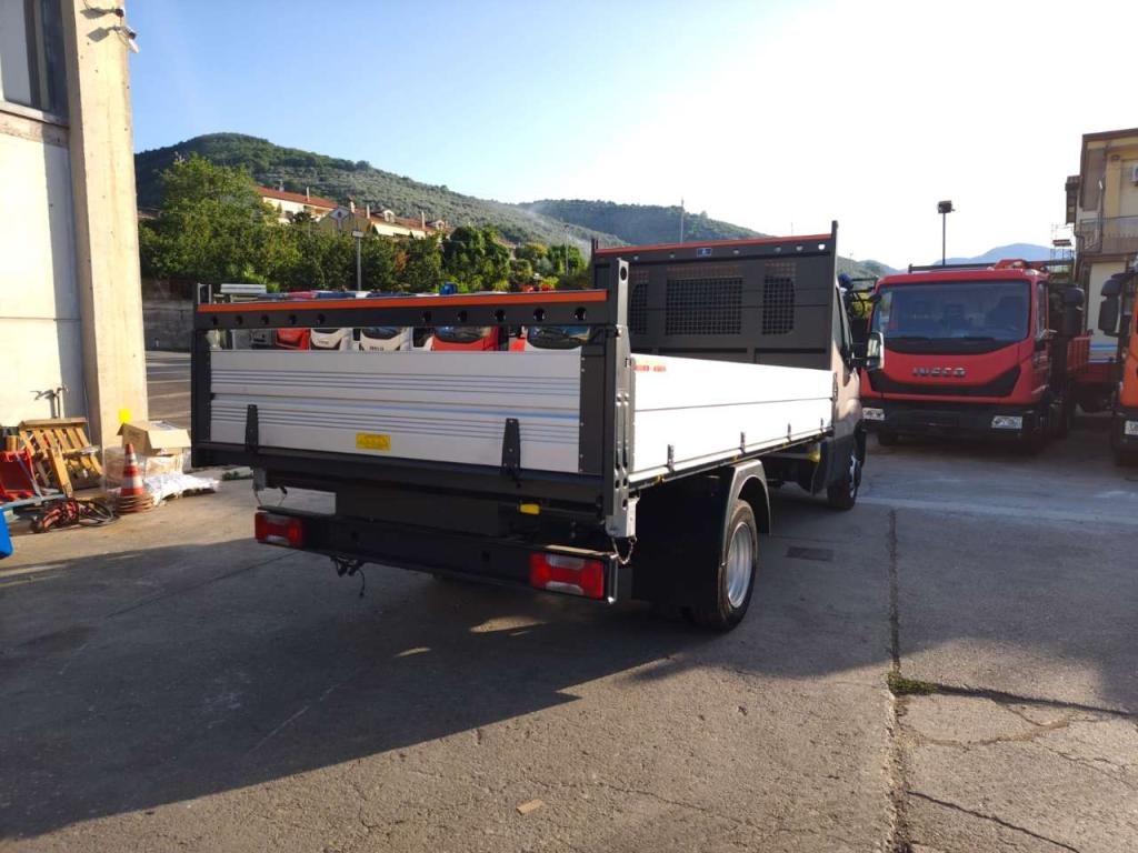 Iveco DAILY 35-130 Photo 26