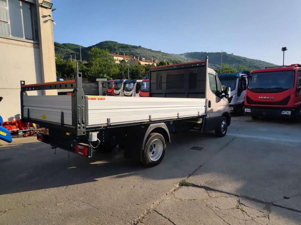 Iveco DAILY 35-130 Photo 28