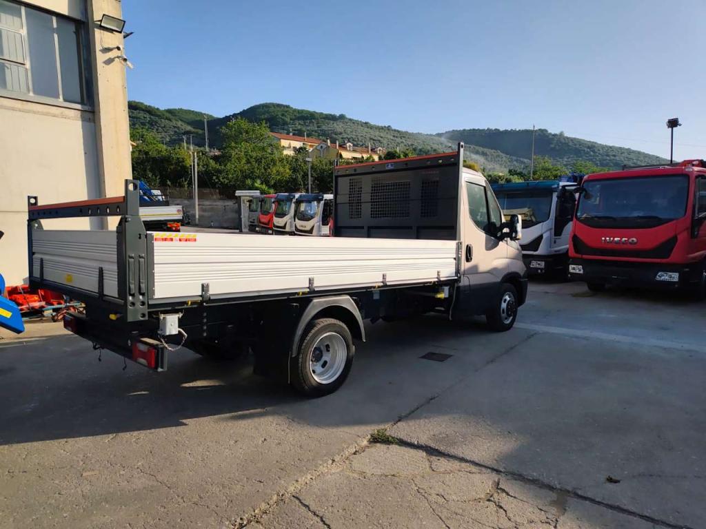 Iveco DAILY 35-130 Photo 29