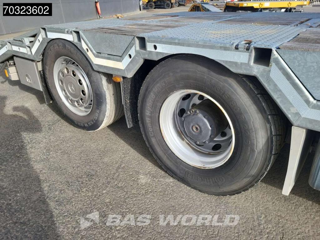 Mercedes-Benz Actros 2563 Actros 6X2 Photo 18