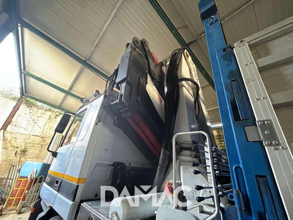 Mercedes-Benz ACTROS 1831 Photo 11
