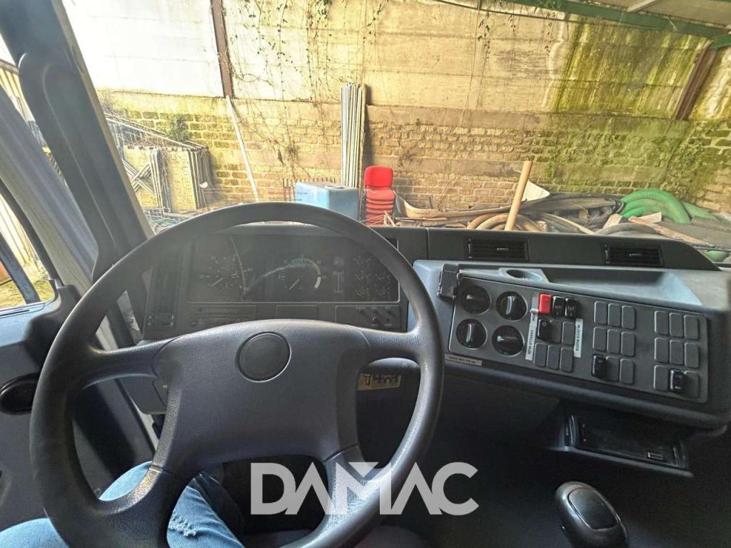 Mercedes-Benz ACTROS 1831 Photo 16