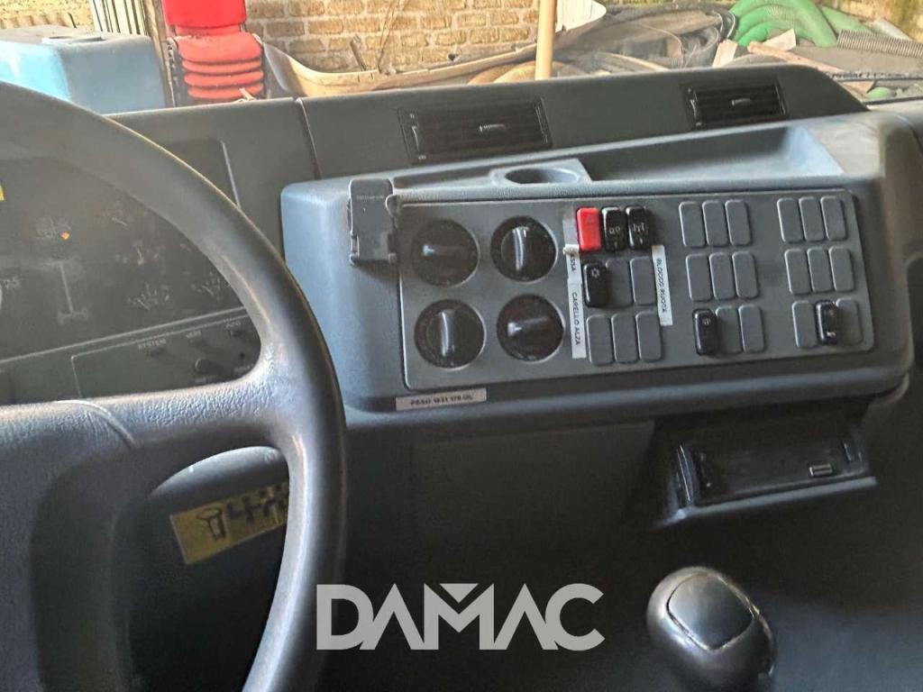 Mercedes-Benz ACTROS 1831 Photo 17