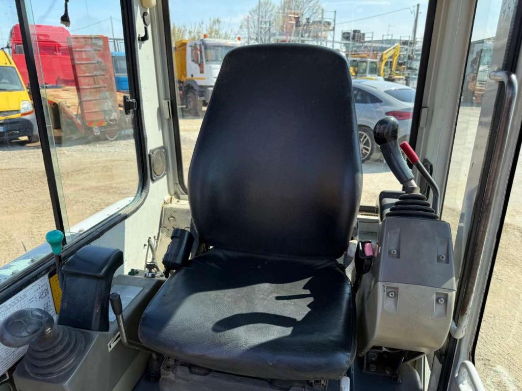 Takeuchi TB 135 Photo 6