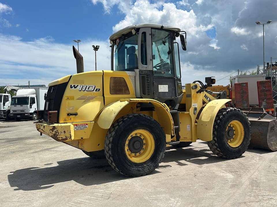 New Holland W110 Photo 3