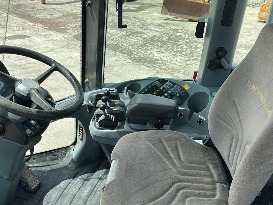 New Holland W110 Photo 6
