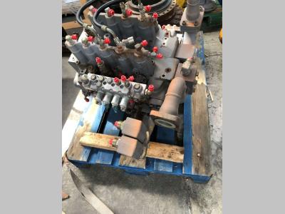 Hydraulic distributor for Hitachi ZX470 sold by Fratelli Zenzalari S.r.l.