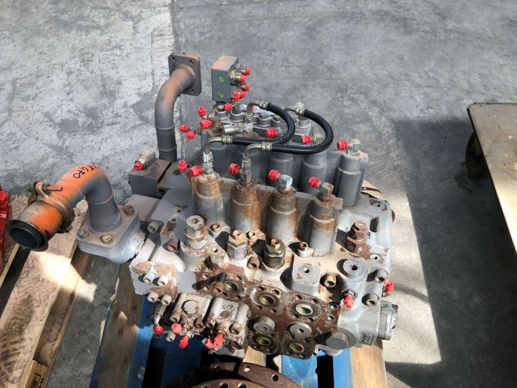Hydraulic distributor for Hitachi ZX470 Photo 2