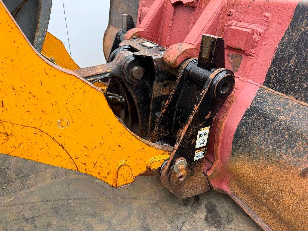 Liebherr L580 - Quick Coupler / 4 Good Tyres! Photo 17