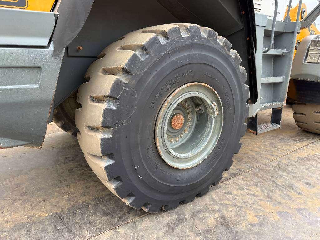 Liebherr L580 - Quick Coupler / 4 Good Tyres! Photo 27