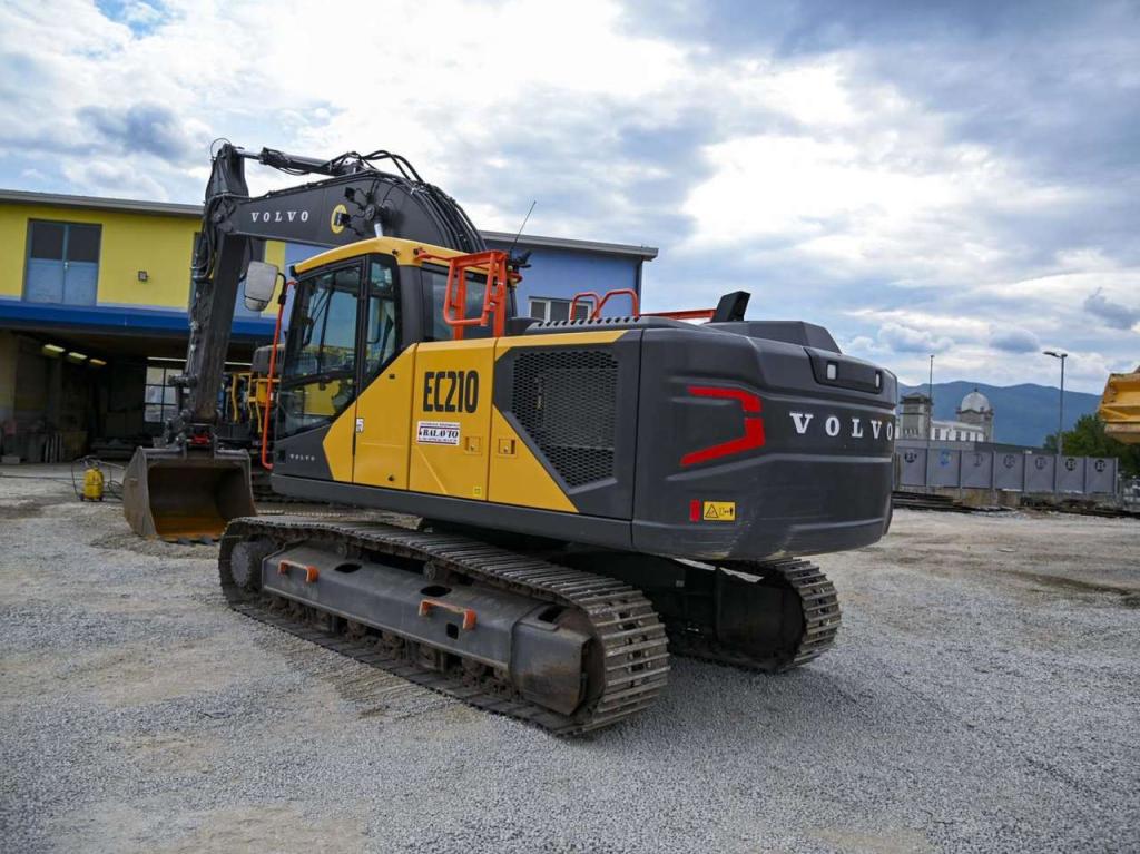 Volvo EC210FNL5 Photo 3