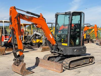 Doosan DX27z sold by Gruppo Movimento Terra Srl