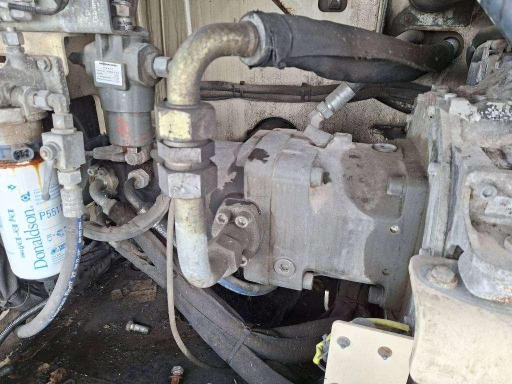 Sennebogen 830E K17(only upperstructure with damaged cabin) Photo 19