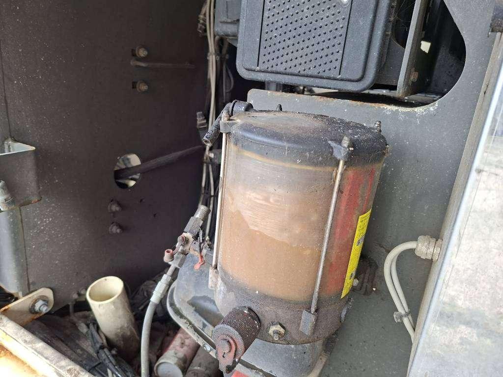 Sennebogen 830E K17(only upperstructure with damaged cabin) Photo 21