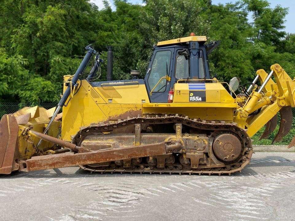 Komatsu D155A-3 Photo 2