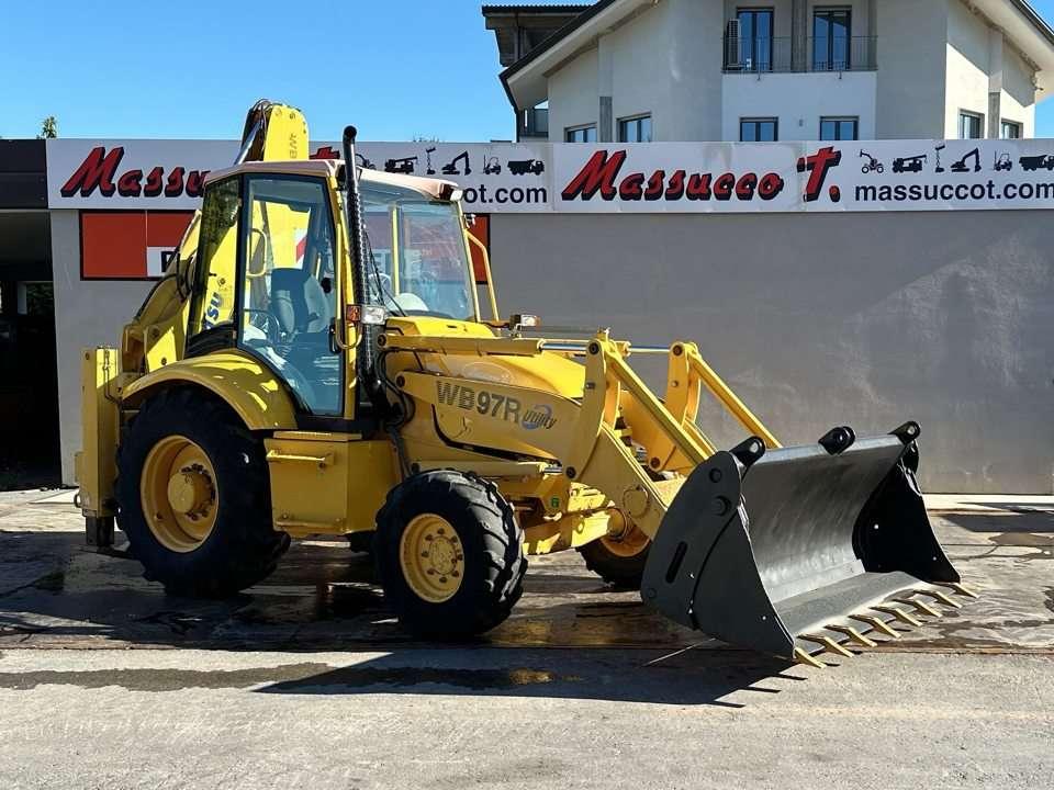 Komatsu WB97R Photo 15