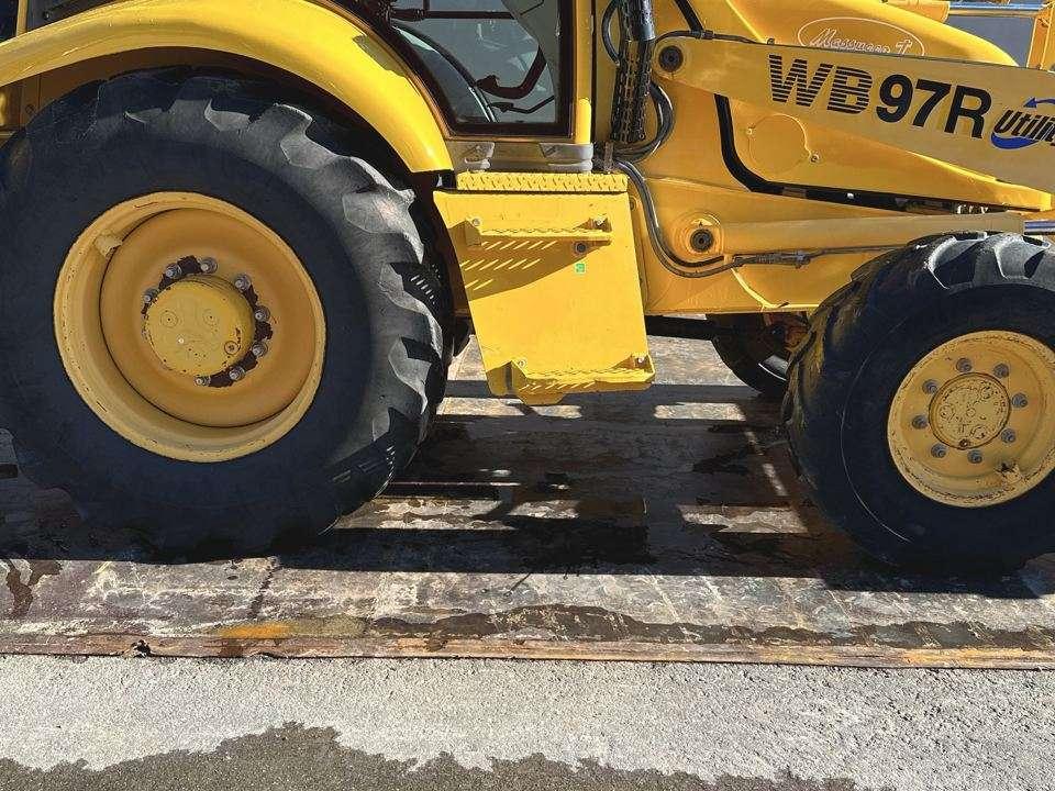 Komatsu WB97R Photo 4