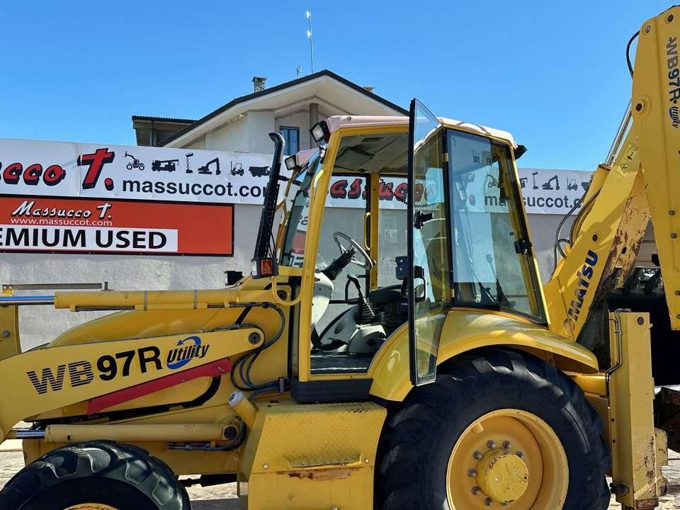 Komatsu WB97R Photo 9