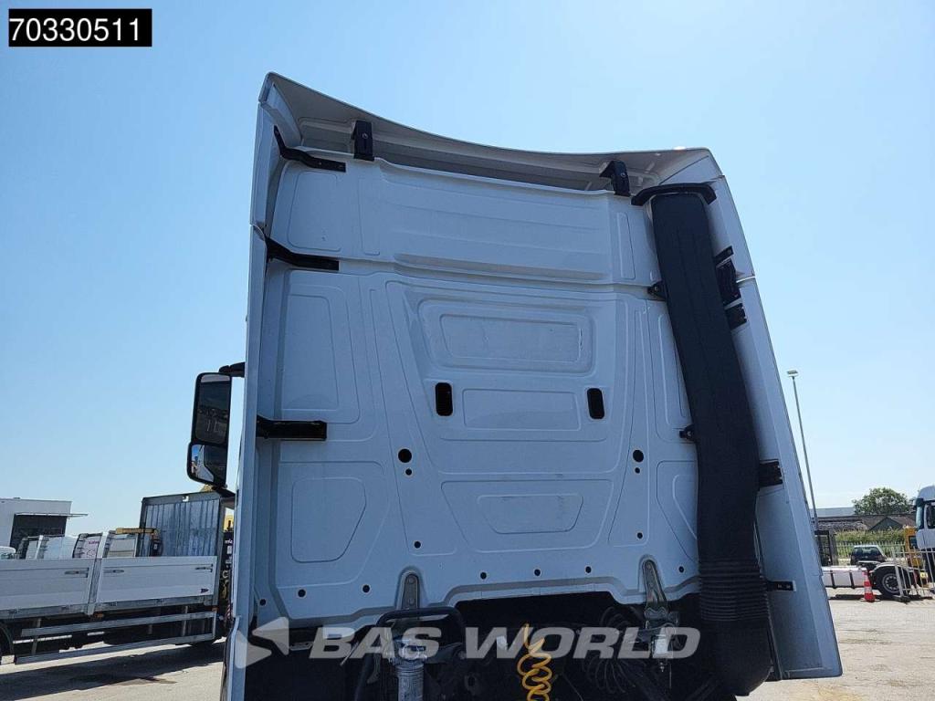 Mercedes-Benz Actros 1851 4X2 BigSpace 2x Tanks M.O.T. Photo 11