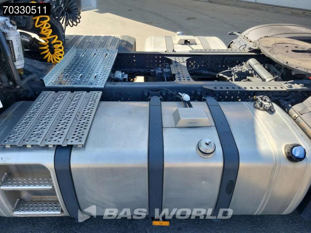 Mercedes-Benz Actros 1851 4X2 BigSpace 2x Tanks M.O.T. Photo 13
