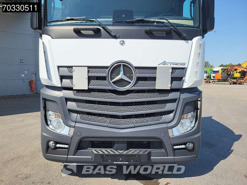 Mercedes-Benz Actros 1851 4X2 BigSpace 2x Tanks M.O.T. Photo 9