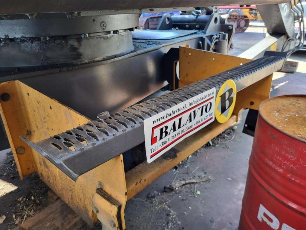 Volvo steps 14622725 for Volvo EW140D, EW160D, EW160E... Photo 2