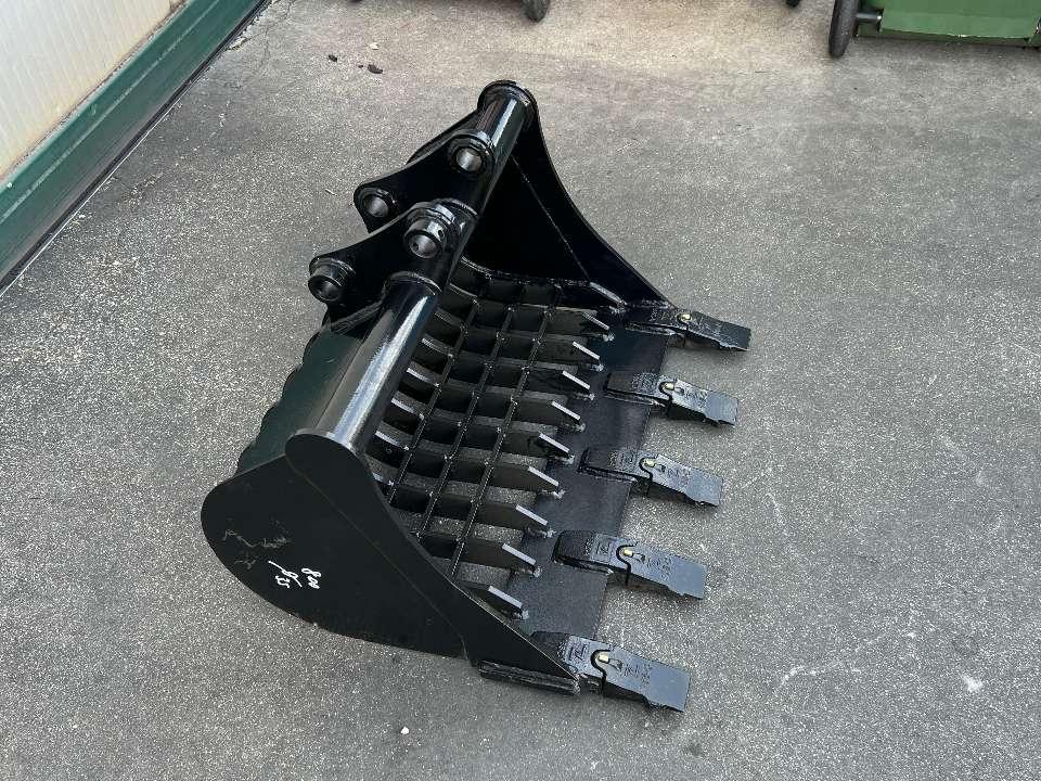 Skeleton bucket Photo 2