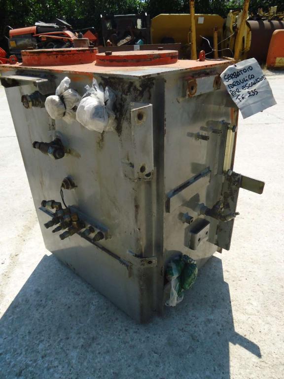 Oil tank for Fiat Kobelco 235 Photo 2