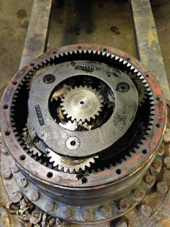 Traction drive for Fiat Hitachi Ex 355 Photo 3