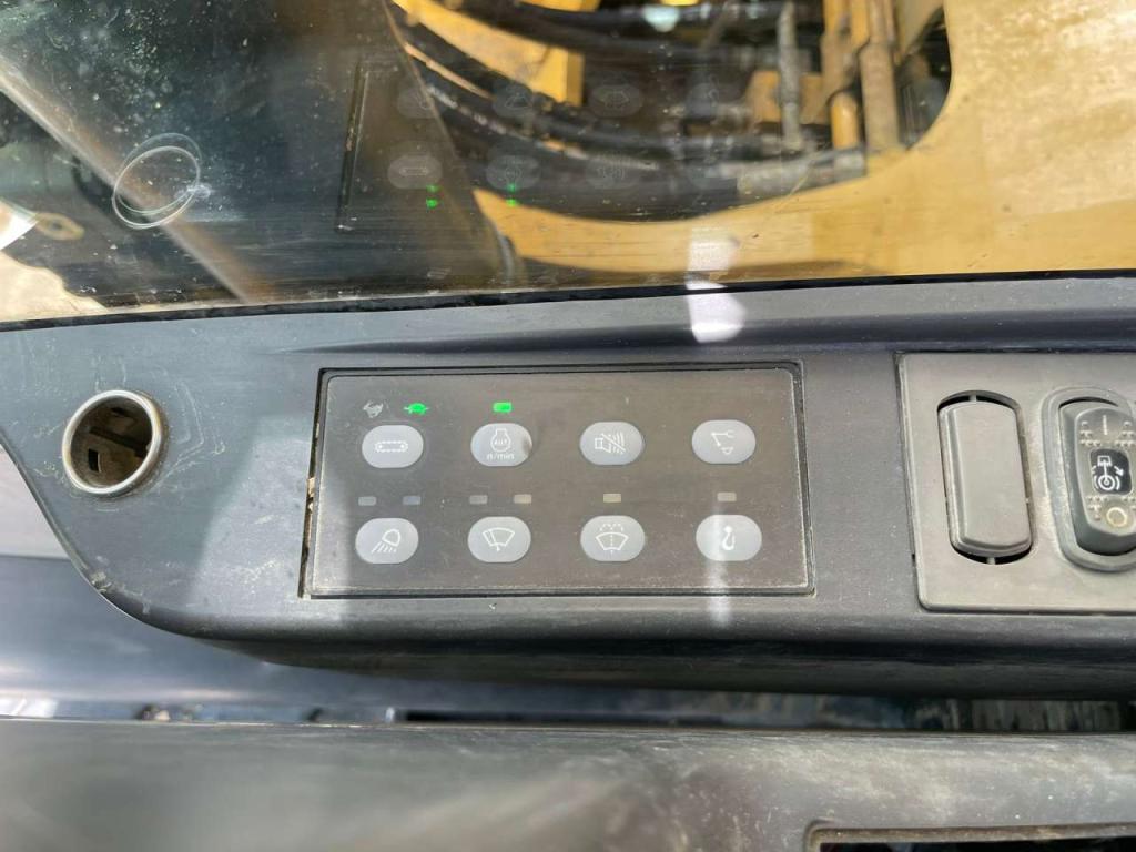 Caterpillar 328D Photo 26
