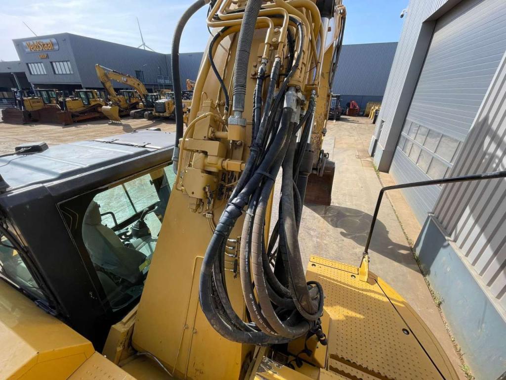 Caterpillar 328D Photo 29