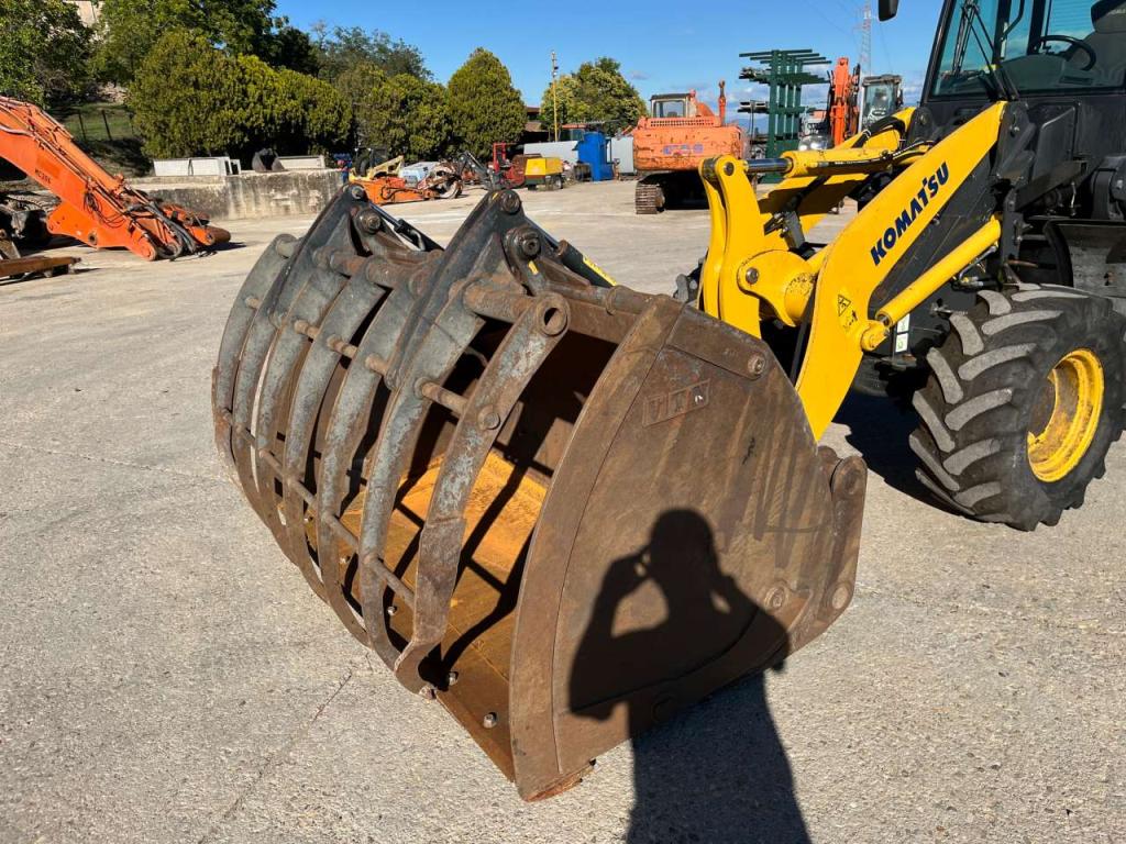 Komatsu WA100M-7 Photo 12
