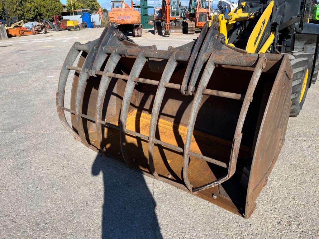 Komatsu WA100M-7 Photo 13