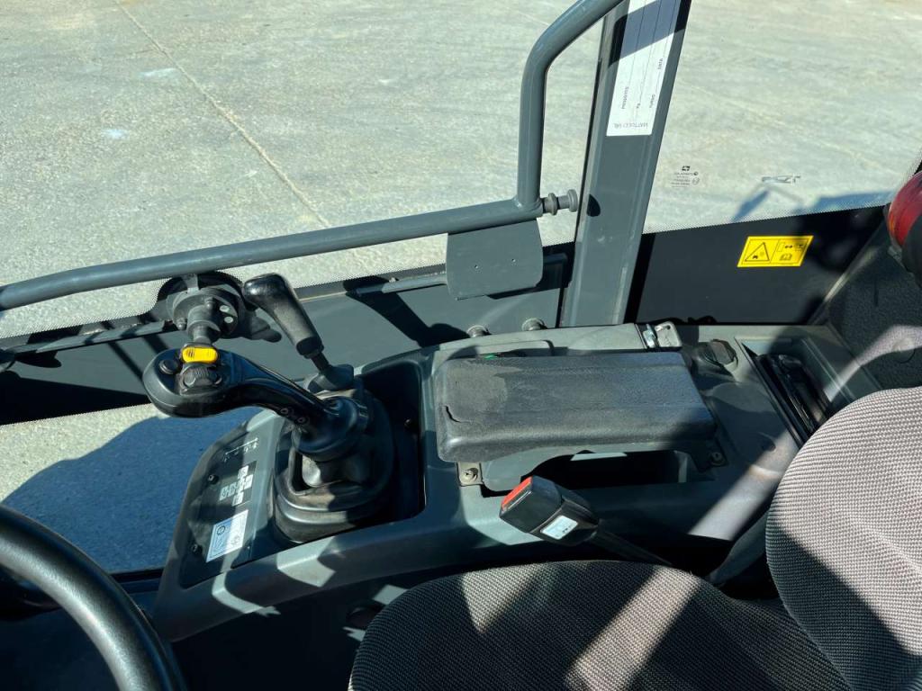 Komatsu WA100M-7 Photo 8
