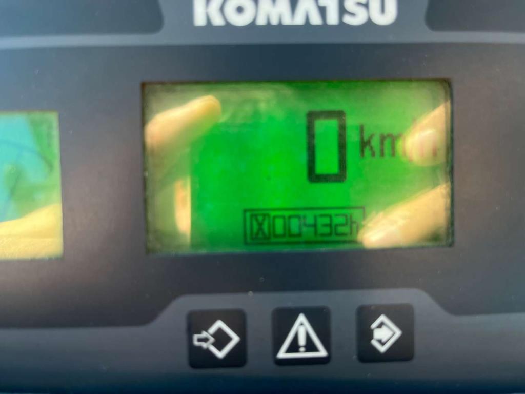 Komatsu WA100M-7 Photo 9