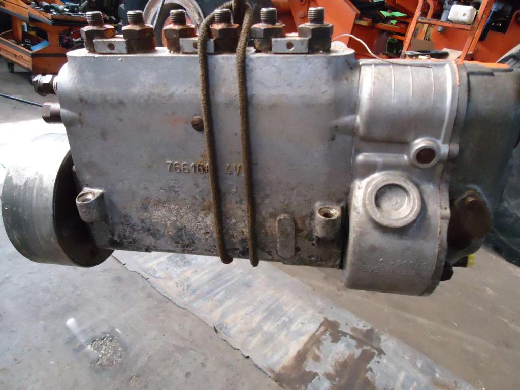 Engine injection pump for AD14C - FL14C - FD14 Photo 2