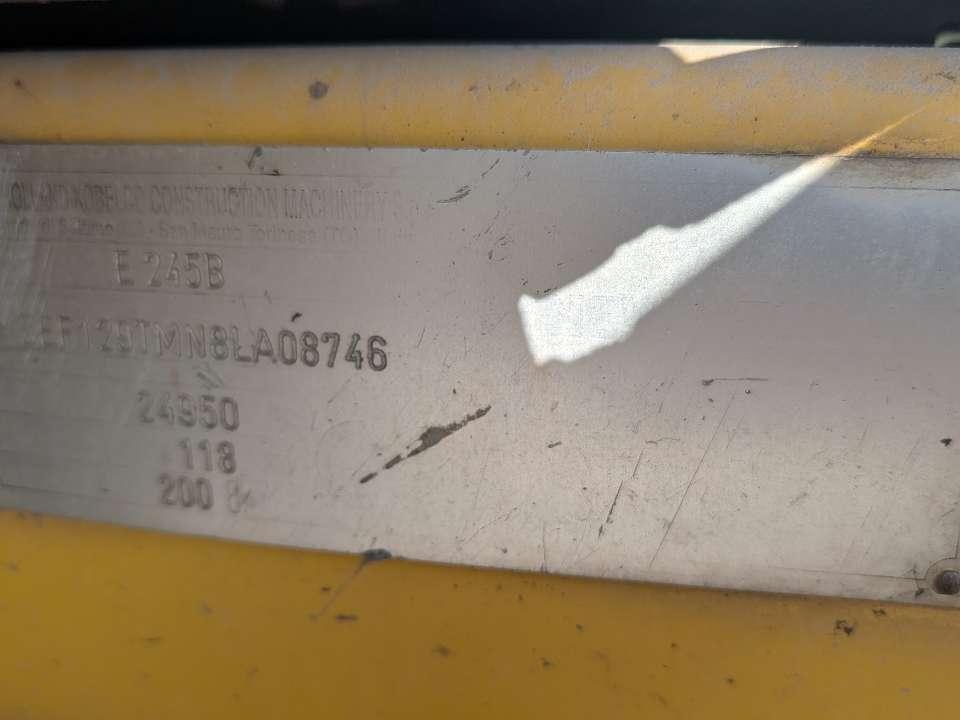 New Holland E245B Photo 9
