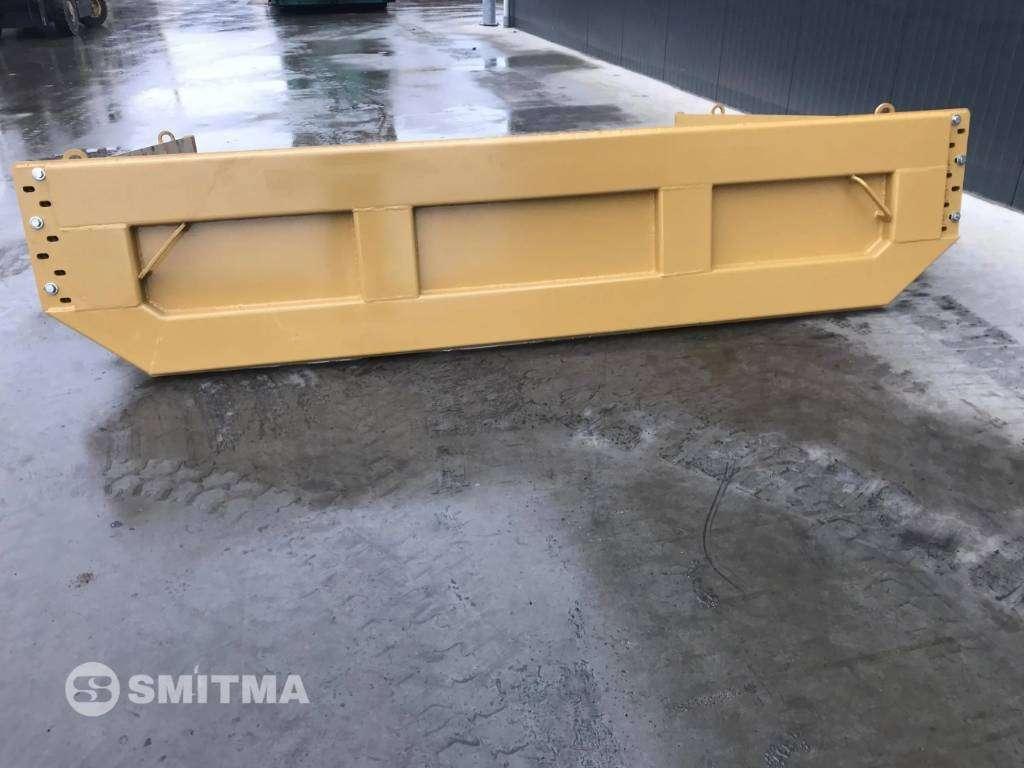 Rear hatch for Caterpillar 735B Photo 4