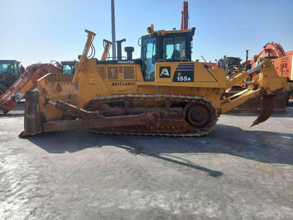 Komatsu D155A-6R (4pcs available for sale in Abu Dhabi) Photo 1