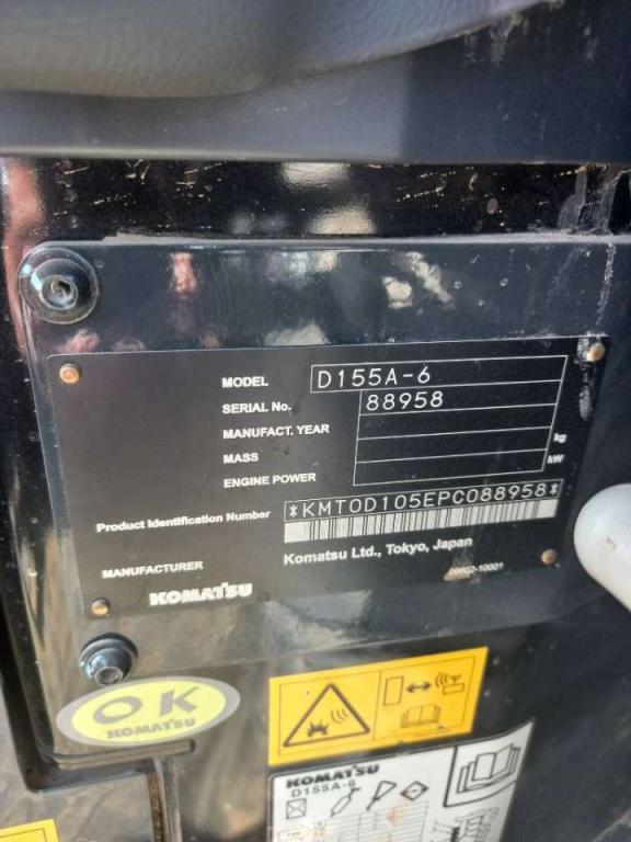 Komatsu D155A-6R (4pcs available for sale in Abu Dhabi) Photo 15