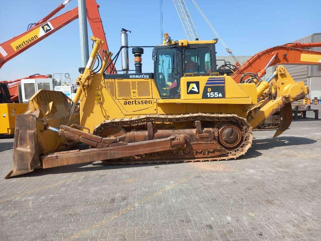 Komatsu D155A-6R (4pcs available for sale in Abu Dhabi) Photo 16