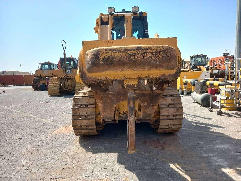 Komatsu D155A-6R (4pcs available for sale in Abu Dhabi) Photo 18