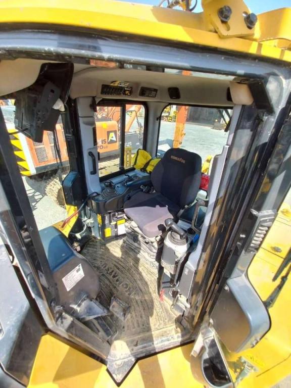 Komatsu D155A-6R (4pcs available for sale in Abu Dhabi) Photo 21