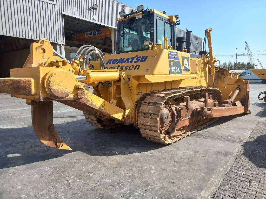 Komatsu D155A-6R (4pcs available for sale in Abu Dhabi) Photo 4