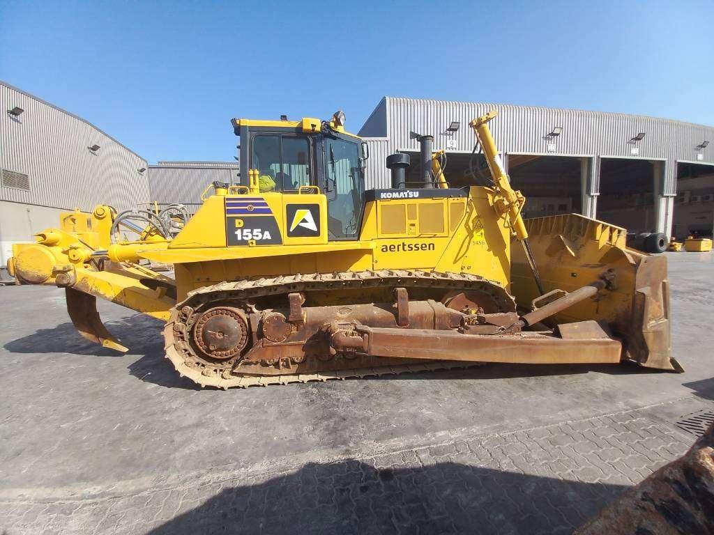 Komatsu D155A-6R (4pcs available for sale in Abu Dhabi) Photo 5