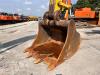 Komatsu PC490LC -11 Photo 3 thumbnail