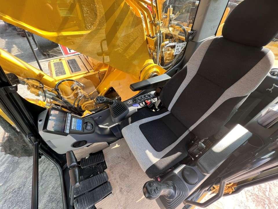 Komatsu PC490LC -11 Photo 15