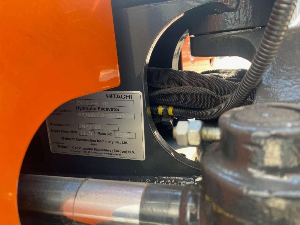 Hitachi ZX19U-6 Photo 6